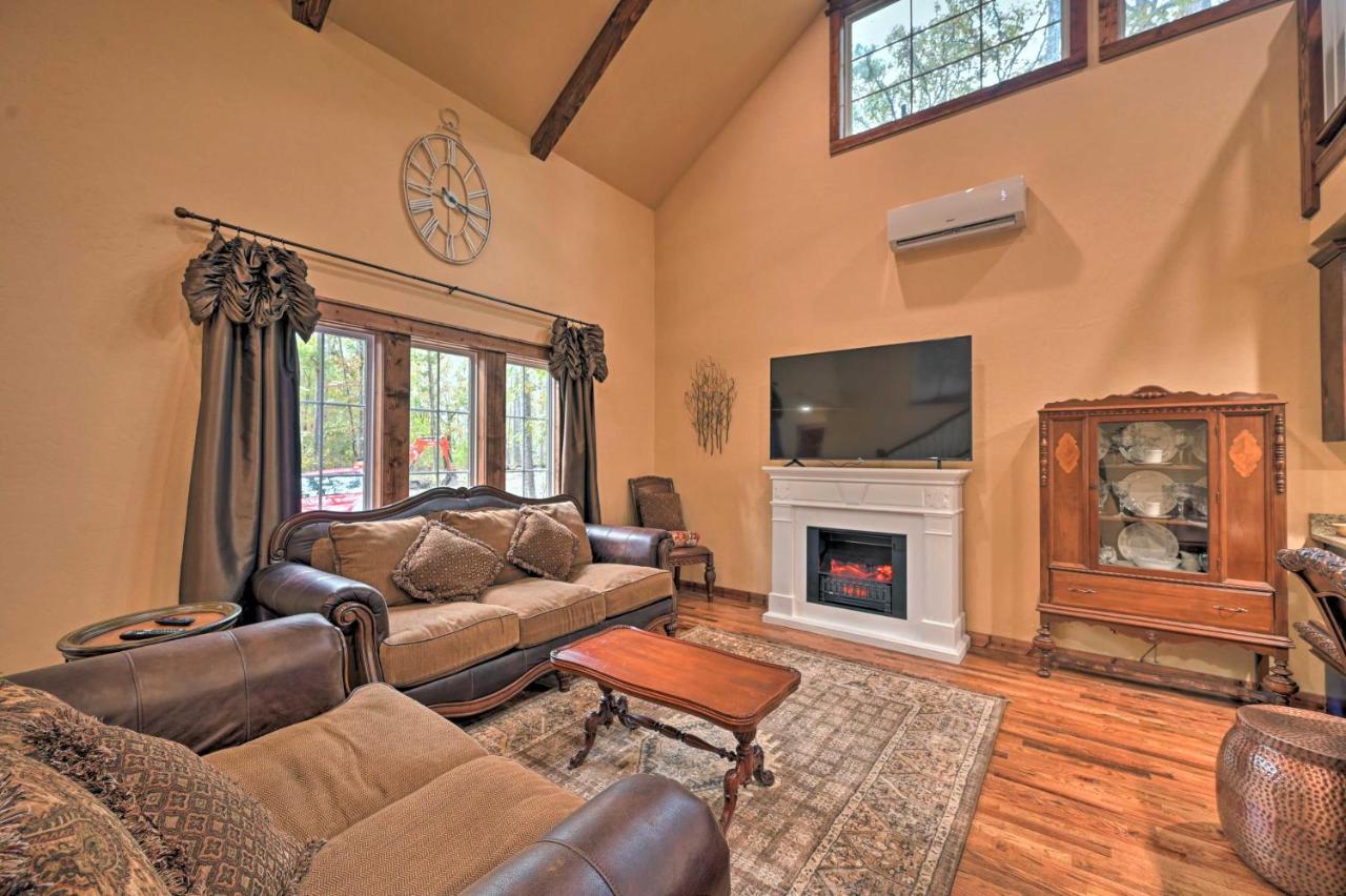 Tudor-Style Broken Bow Cottage With Hot Tub And Decks! Stephens Gap Exteriör bild