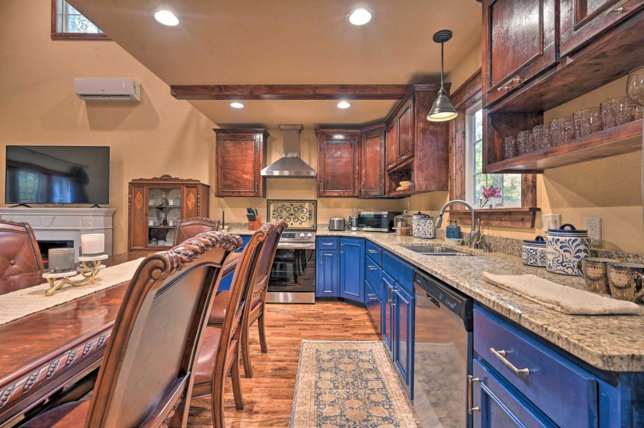 Tudor-Style Broken Bow Cottage With Hot Tub And Decks! Stephens Gap Exteriör bild