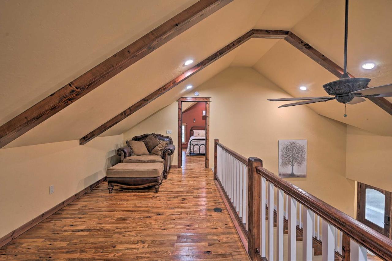 Tudor-Style Broken Bow Cottage With Hot Tub And Decks! Stephens Gap Exteriör bild