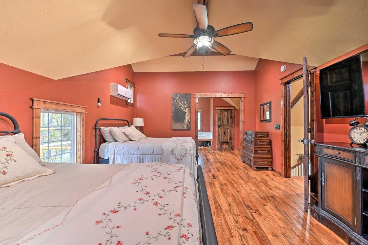Tudor-Style Broken Bow Cottage With Hot Tub And Decks! Stephens Gap Exteriör bild